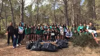 Las acción de 400 estudiantes mejora los ecosistemas de Sagunt