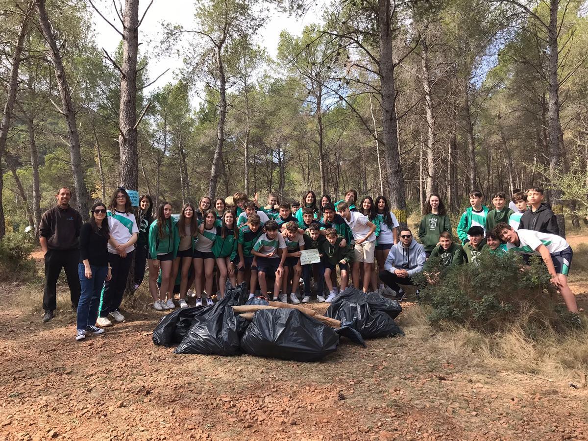 Estudiantes trabajando la zona de Ponera