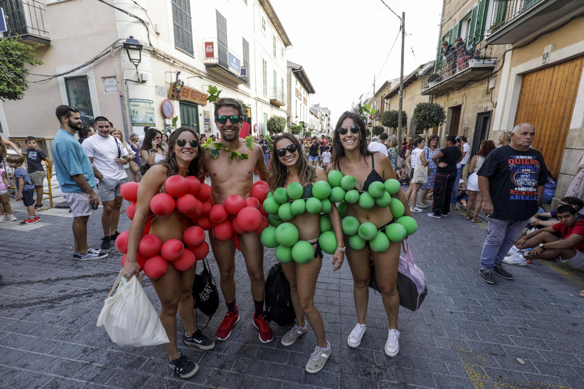 Imaginación y falta de pudor en la carrera con poca ropa de Bunyola