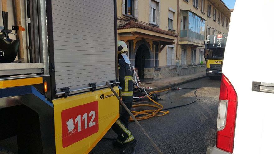 Heridas dos personas en el incendio de una vivienda en Avilés