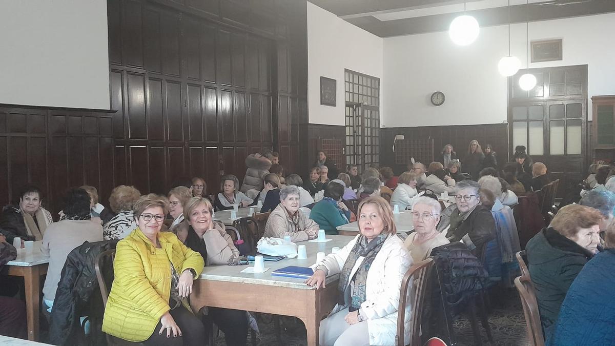 Magosto amenizado con música en la Asociación de Amas de Casa de Toro