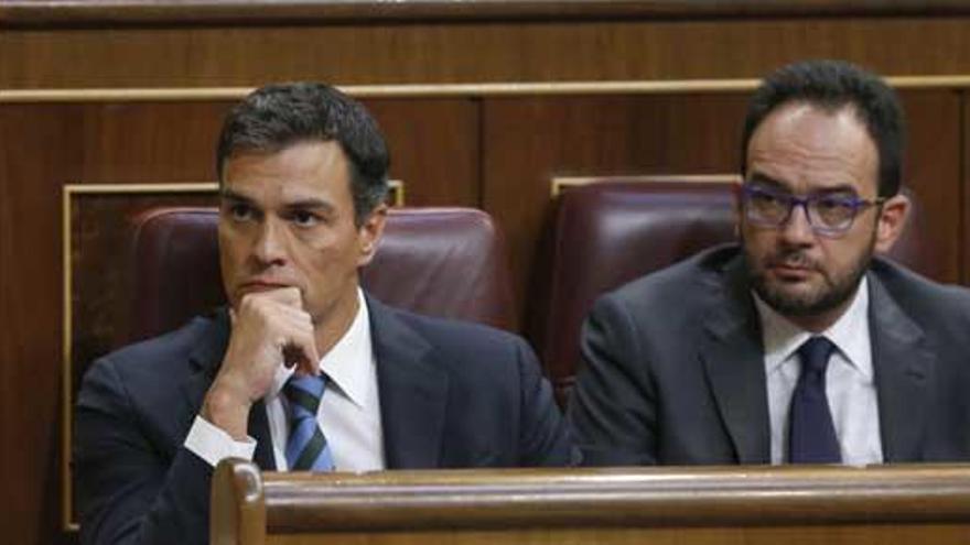 Pedro Sánchez y Antonio Hernando.