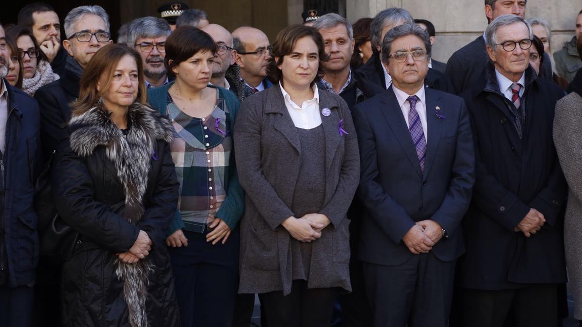 Minuto de silencio en la plaza de Sant Jaume