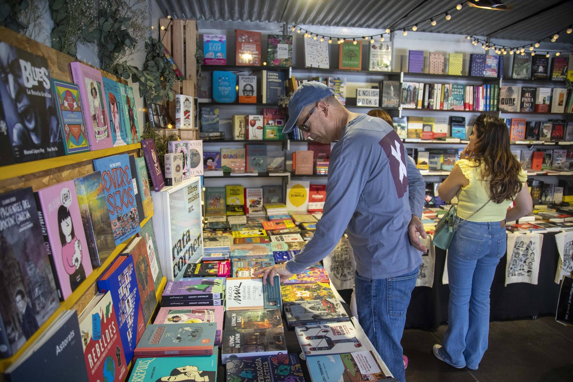 La literatura juvenil «avala el futuro del libro en papel»