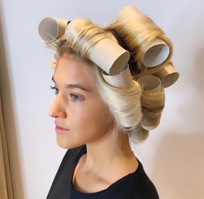 Con este truco de estilista podrás hacerte las ondas de pelo más bonitas  desde el salón de tu casa y solo necesitas unos rollos de papel higiénico y  pinzas - Woman