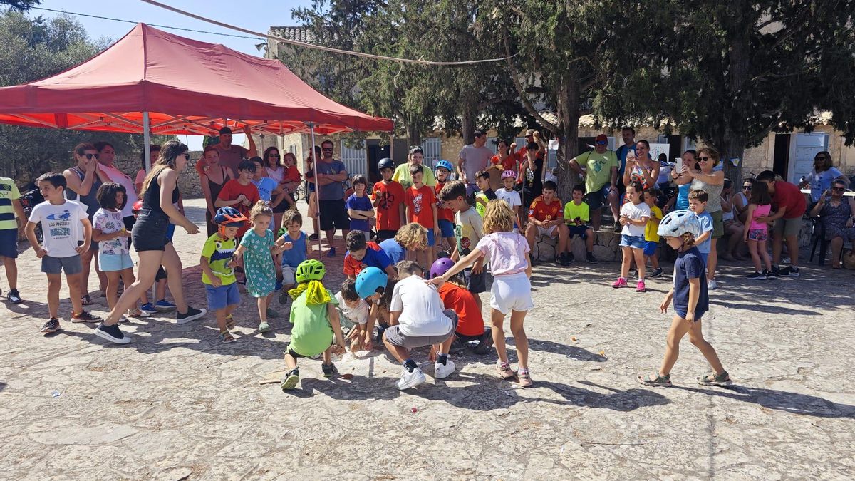 VÍDEO | De la 'trencadissa d'olles' al baile de Sant Joan Pelós: Varios pueblos de Mallorca celebran la festividad de Sant Joan