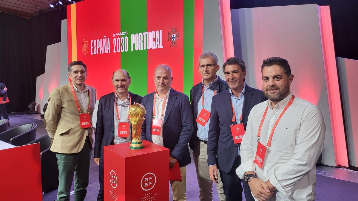 En Las Rozas, de izquierda a derecha: David Villasuso (Deportivo); Rafael Louzán (Federación Gallega); Gonzalo Castro (A Coruña), José Ángel Otero (Vigo), Julio Vargas (Celta), Jorge Sampedro (Xunta).