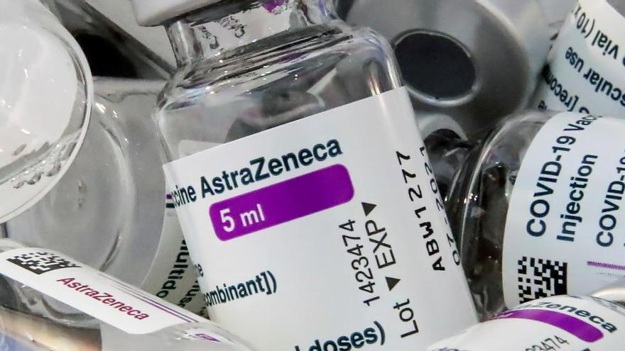 Sanitat recomana vacunar amb AstraZeneca tan sols als majors de 60 anys