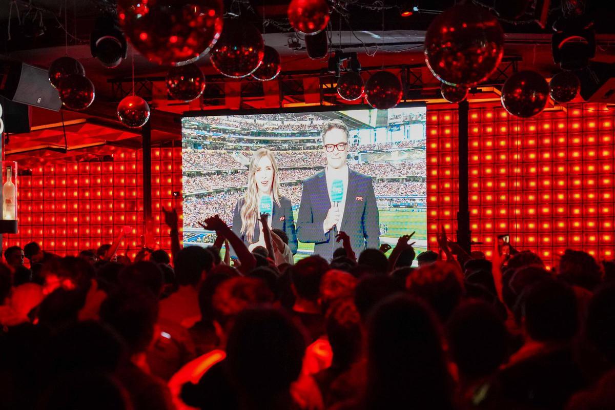 Así se vive el Mundial 2026, partido España contra Francia en la discoteca Bling Bling.