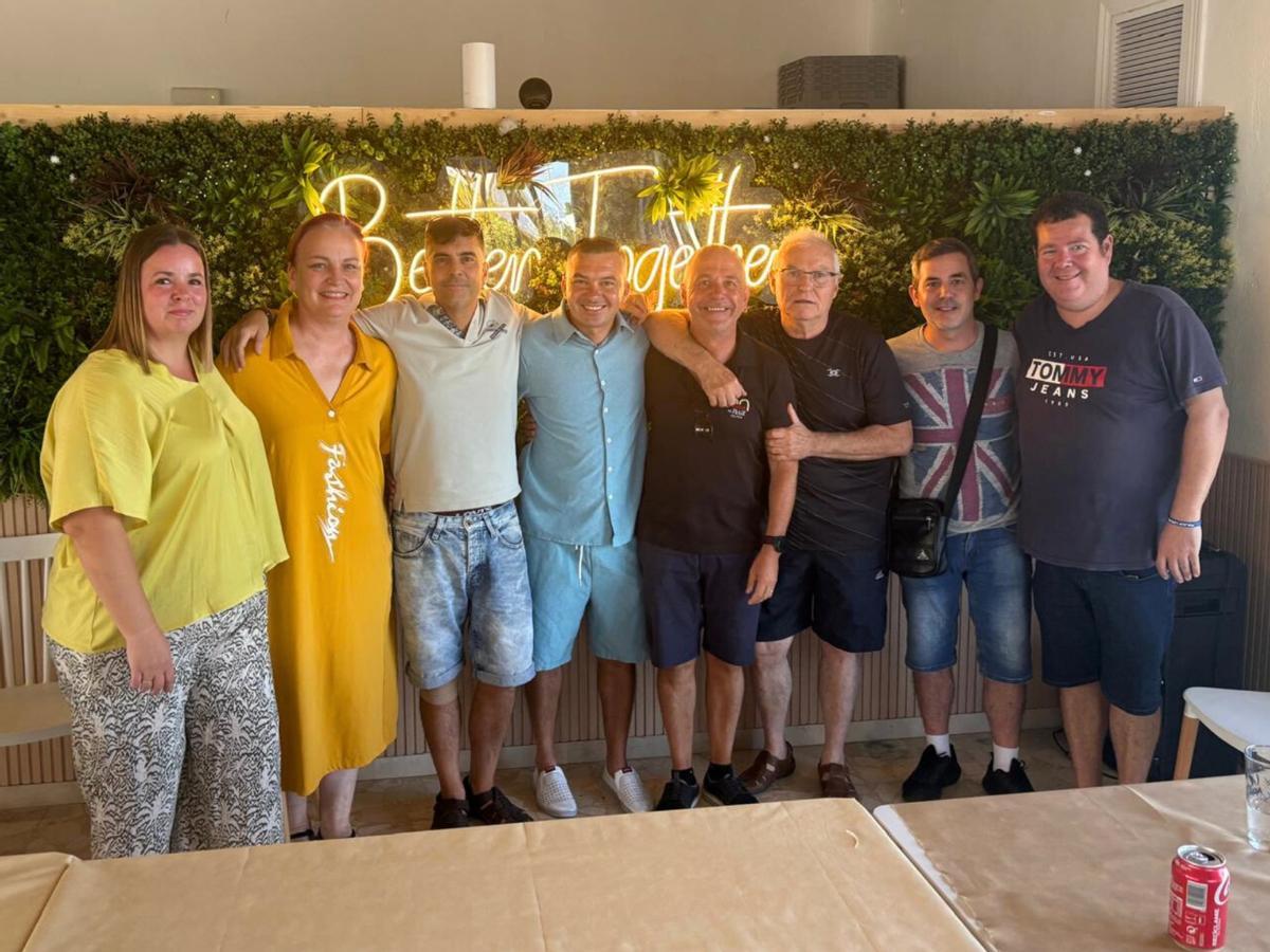 El nuevo presidente, con miembros de la directiva de Gastroliva surgida de esta asamblea de renovación.