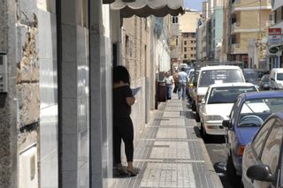 El alcohol y las drogas desplazan a la prostitución en el barrio de Arenales