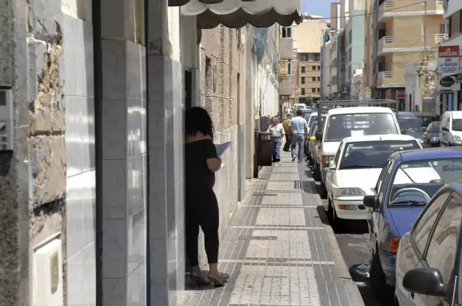 El alcohol y las drogas desplazan a la prostitución en el barrio de Arenales
