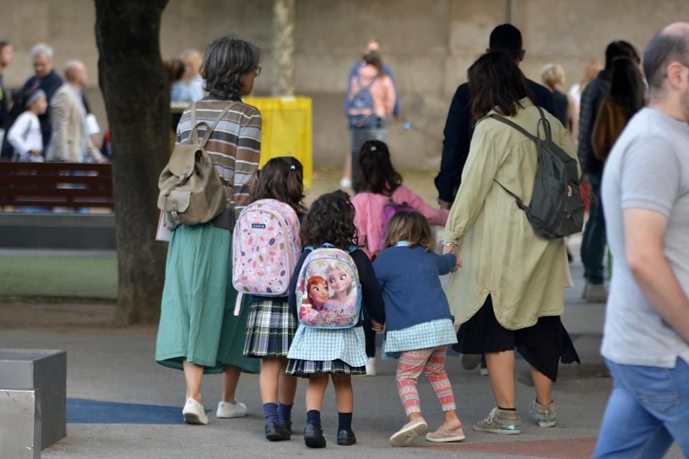 Los alumnos de Infantil, Primaria y Educación Especial comienzan hoy un nuevo curso. En A Coruña, son casi 20.000 niños los que acudirán hoy a clase para reencontrarse con sus compañeros.