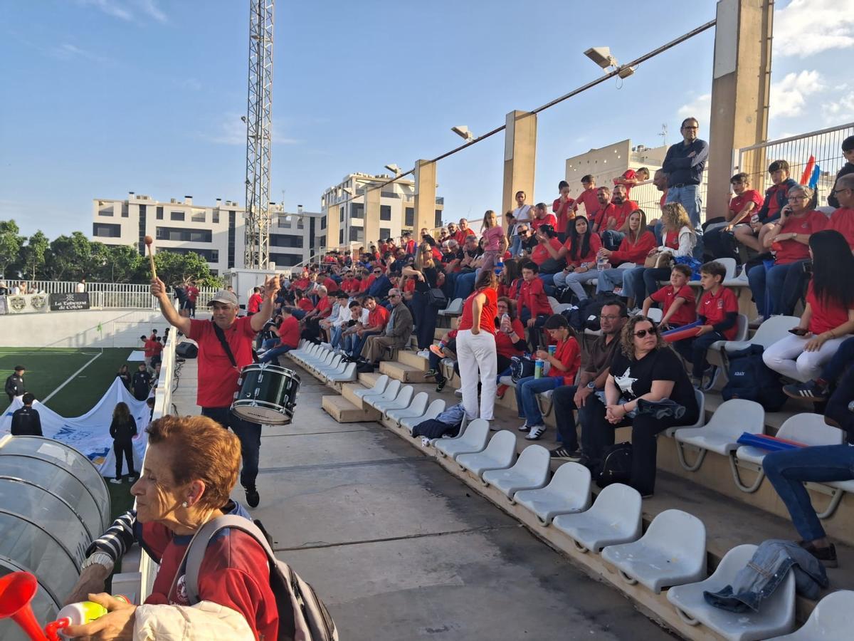 La UE Tavernes de la Valldigna celebra el histórico título de campeón de La Nostra Copa