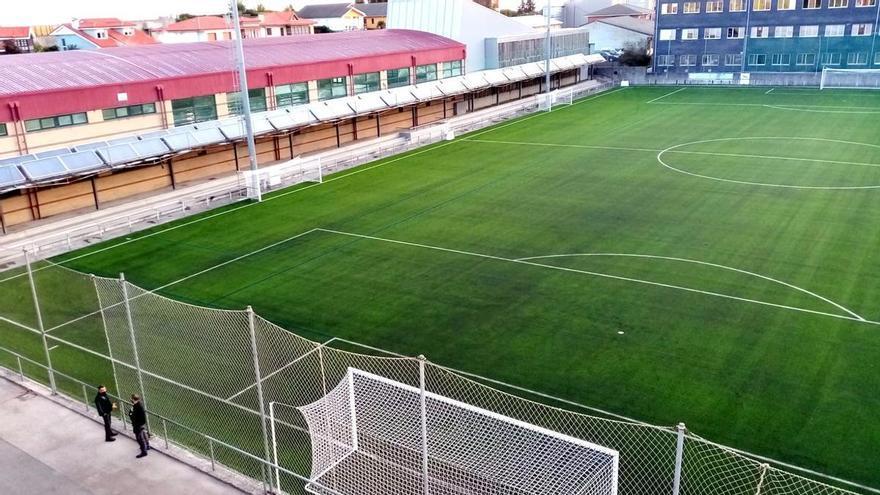 El Ayuntamiento de Llanes licita la renovación del alumbrado del campo de fútbol de La Encarnación con tecnología LED