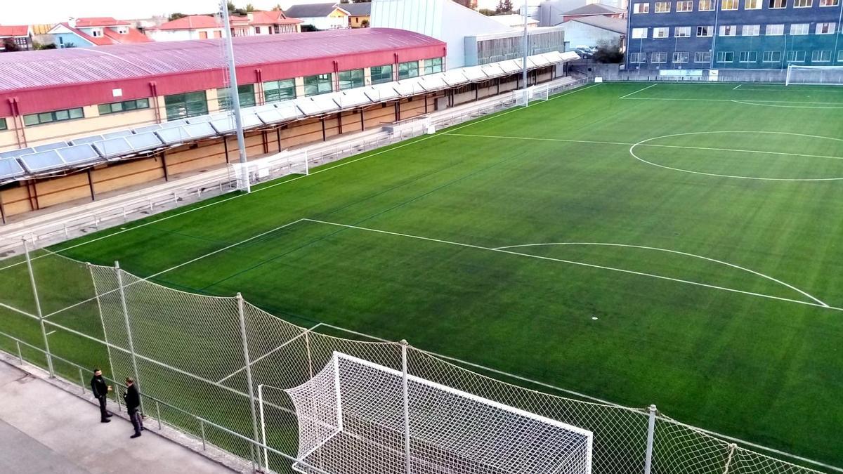 El Ayuntamiento de Llanes licita la renovación del alumbrado del campo de fútbol de La Encarnación con tecnología LED