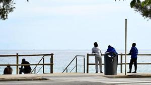 Inmigrantes del África subsahariana realojados en Blanes tras su llegada a España, en una imagen de finales de octubre