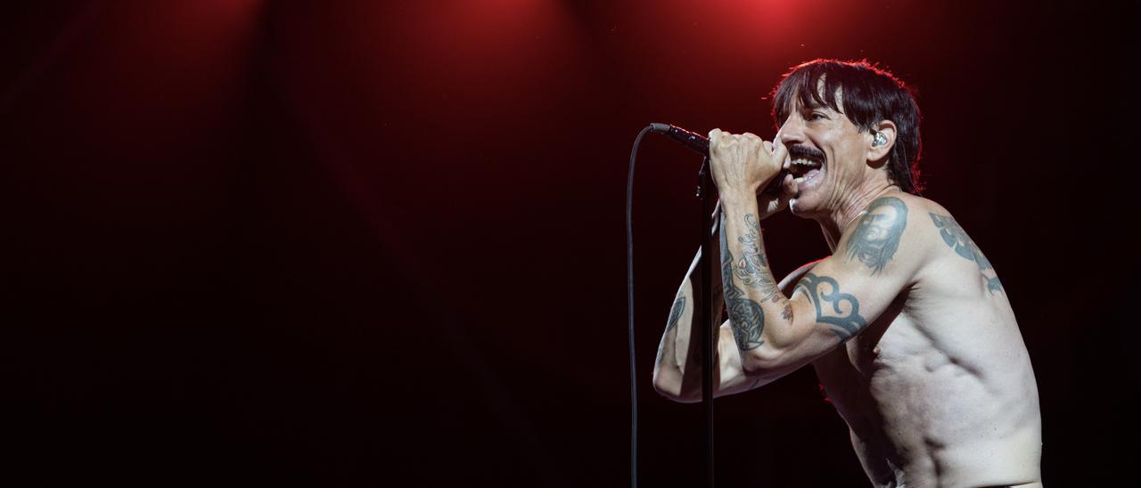 Anthony Kiedis, cantante de la banda Red Hot Chili Peppers, durante el concierto en Barcelona.