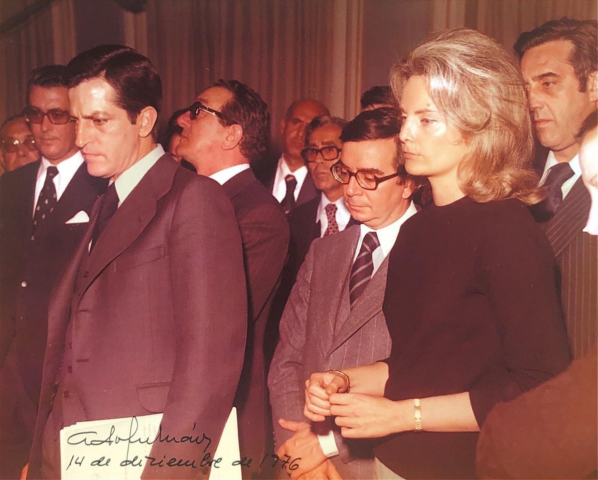 Carmen junto a Adolfo Suárez y Rafael Ansón (14 de diciembre de 1976)