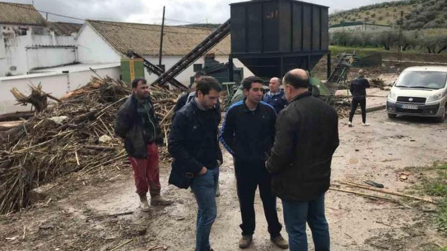 Evacuadas por los bomberos 35 personas en Huertas de Alcantarilla por la crecida del río Cabra