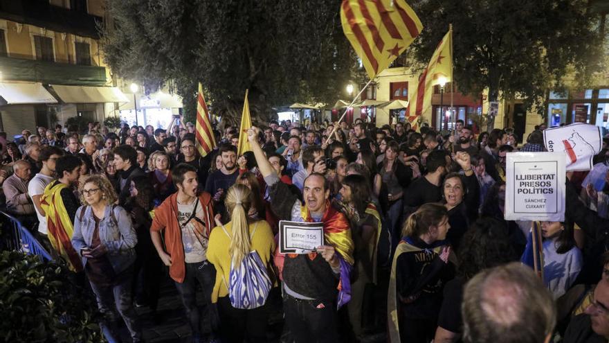 Concentración en Cort para &#039;dar la bienvenida&#039; a la República Catalana