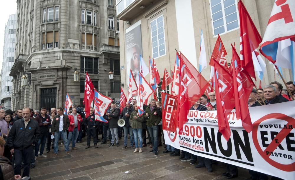 La entidad prevé llevar a cabo el cierre de 42 oficinas y recortar unos 250 empleos en Galicia.