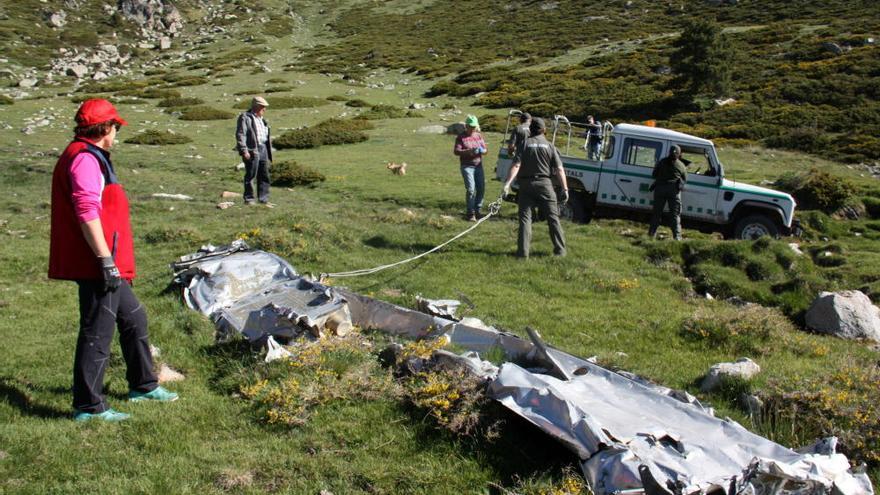 Retiren les restes d&#039;una avioneta a Guils de Cerdanya