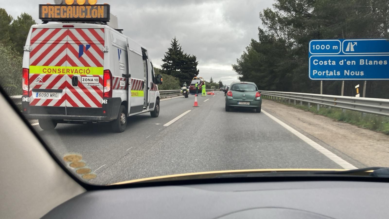 Monumental atasco en la autopista de Andratx por un accidente entre dos vehículos