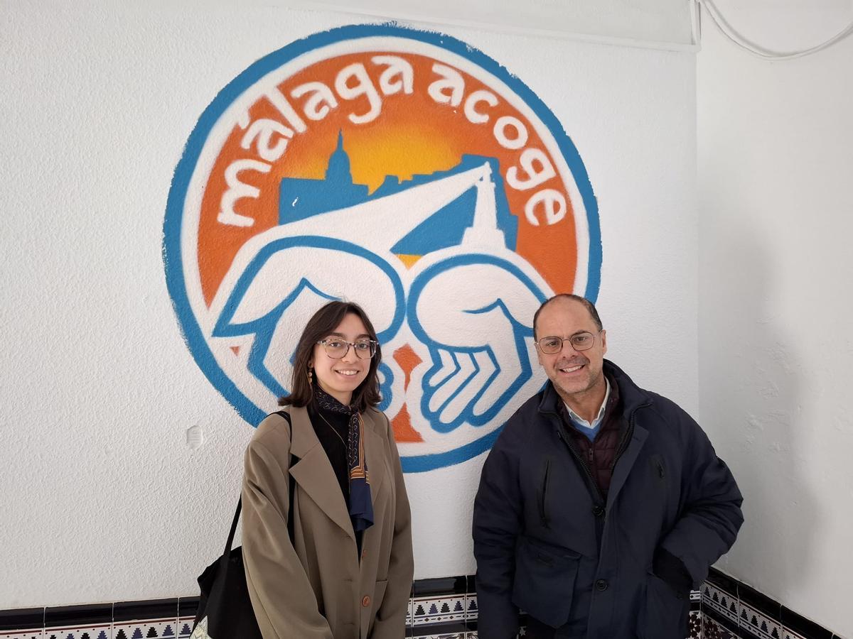 Íñigo Loring, abogado voluntario en Málaga Acoge, y Fátima Zhora Aharez, vicepresidenta y también voluntaria.