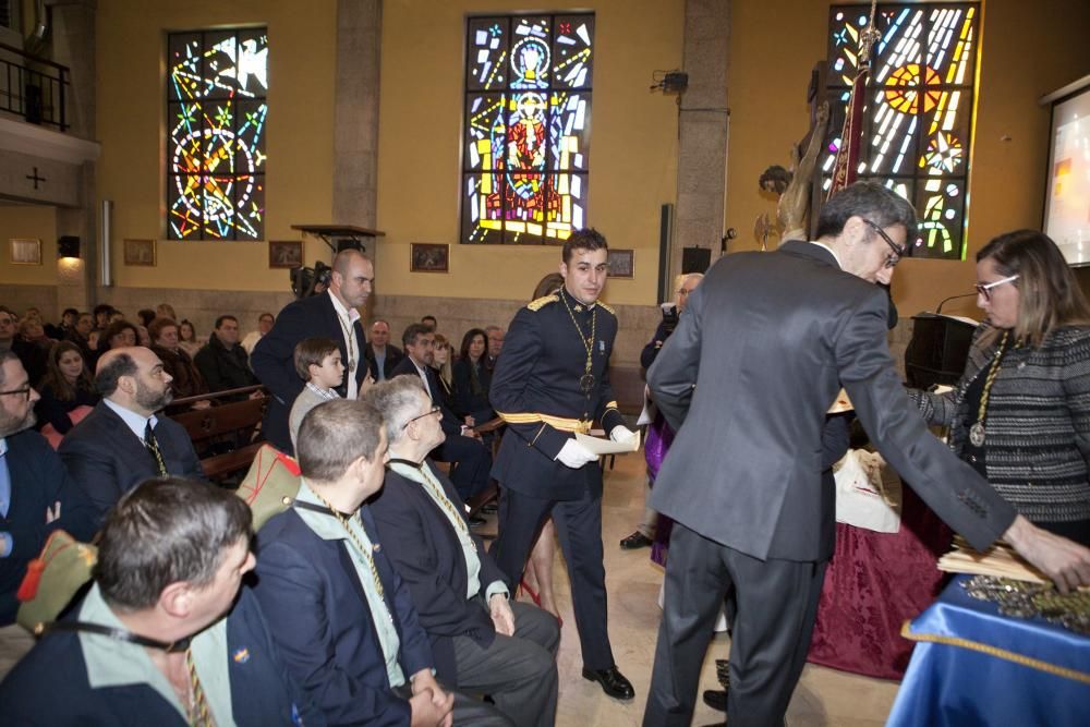 Entrada de nuevos cofrades en la Hermanada de Estudiantes.