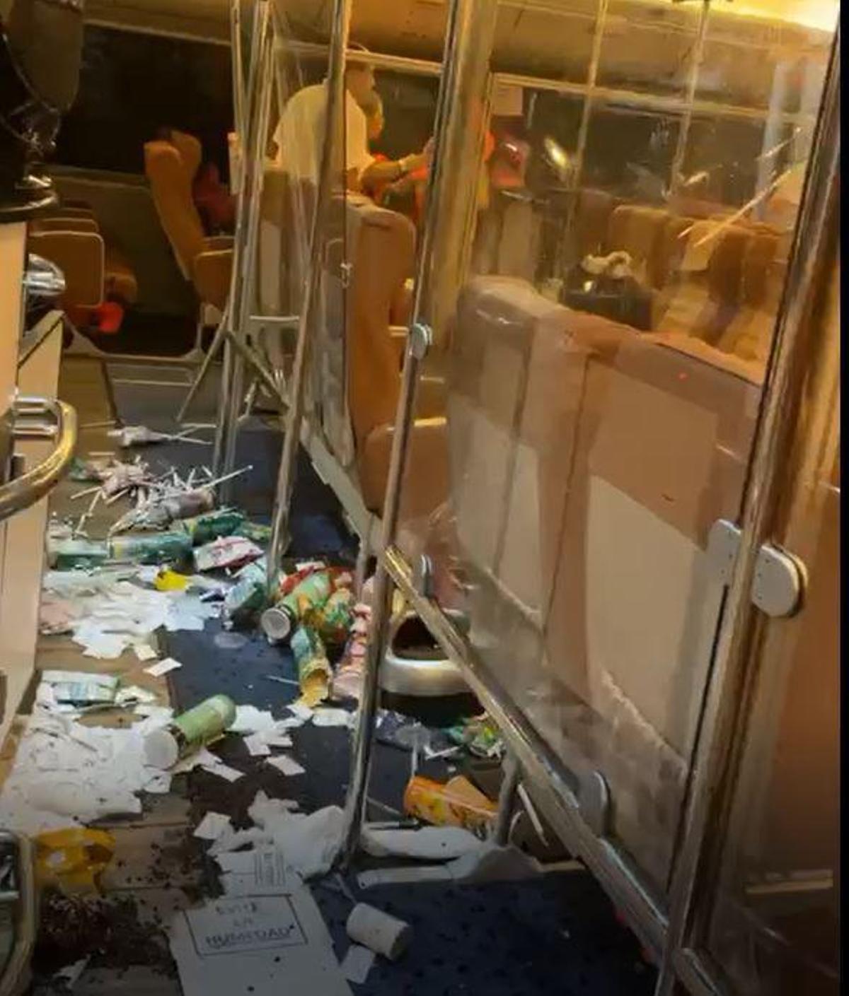 Erika Peñalba, ayer, con el collarín.  | D.I.