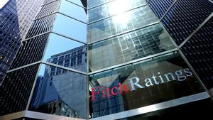 Fotografía de archivo en la que se registró la fachada del edificio principal de la agencia calificadora de riesgo crediticio Fitch Ratings, en Nueva York (NY, Estados Unidos). EFE/Justin Lane