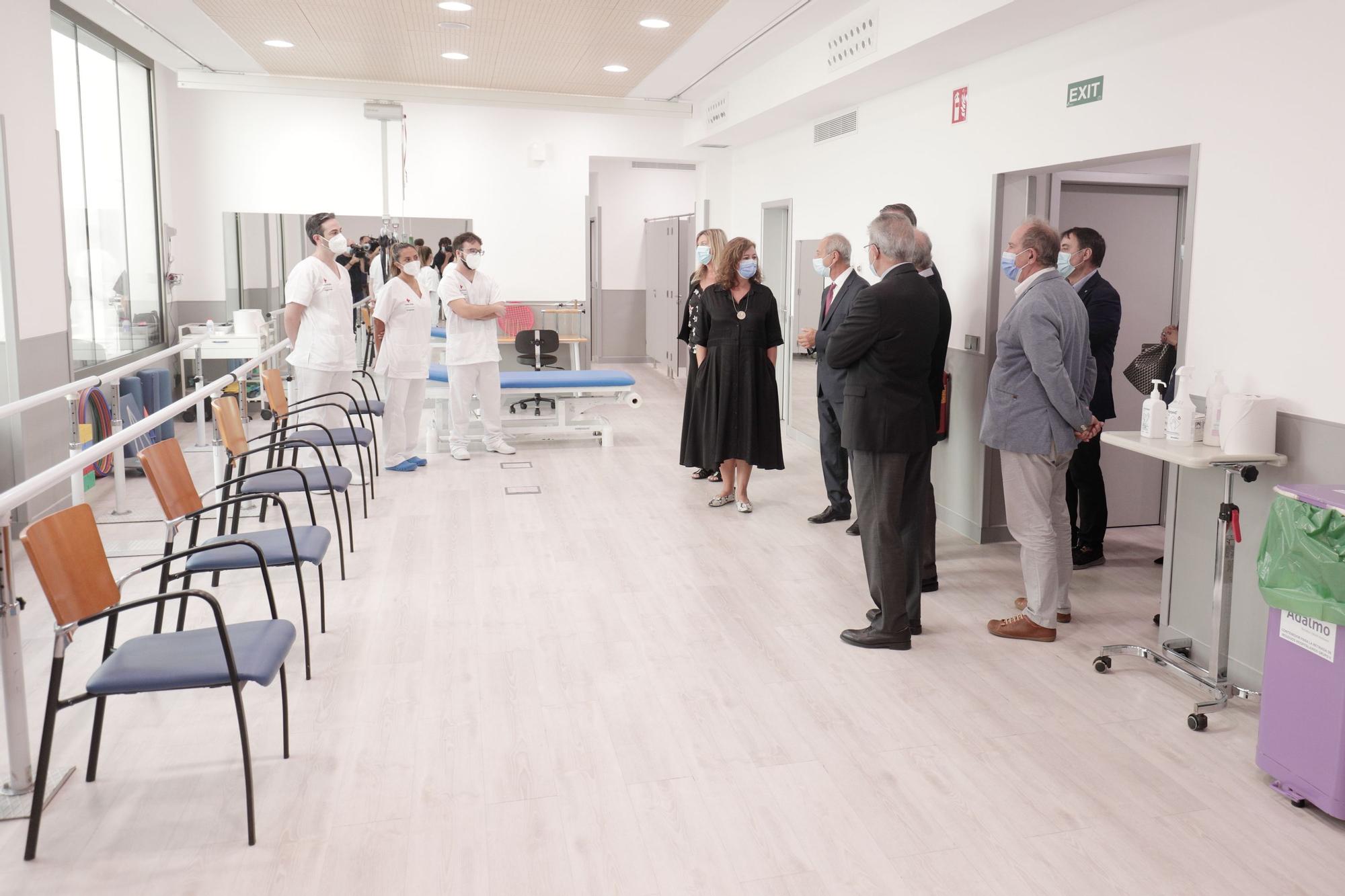 Presentan un renovado hospital de la Cruz Roja que seguirá atendiendo pacientes de la pública hasta 2029