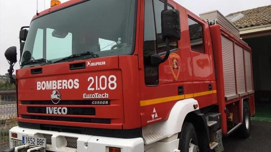 La DPZ entrega un nuevo camión para el parque de bomberos