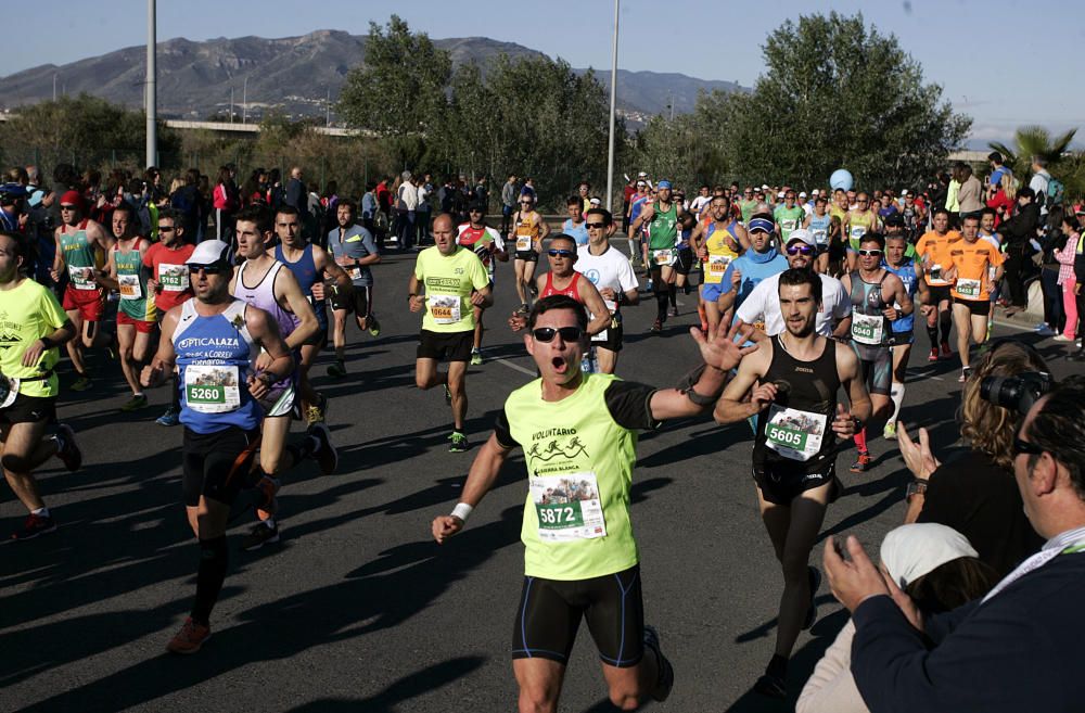 El Mouaziz, del Club Nerja de Atletismo ha vuelto a imponerse en la prueba, que ha alcanzado una participación récord con 7.500 corredores