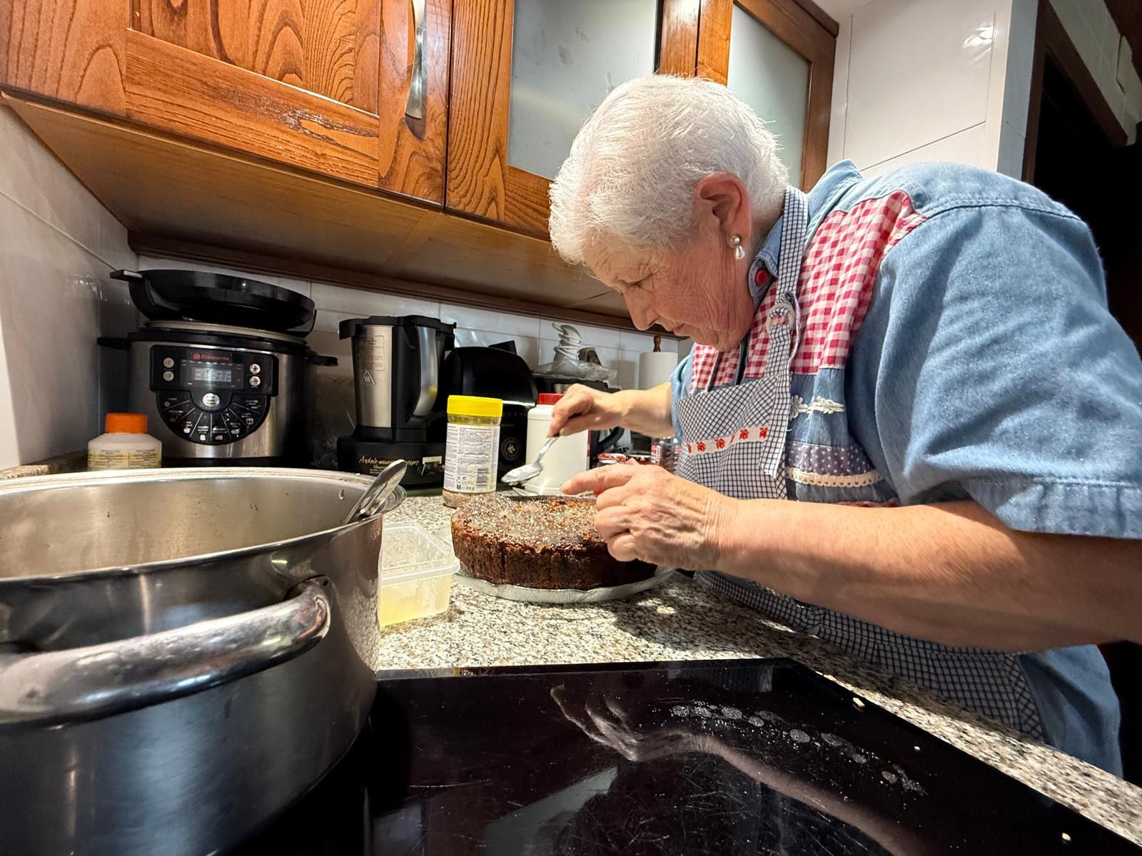 En imágenes: Así hace Alicia Castiello su tarta arriera para la fiesta de Camoca