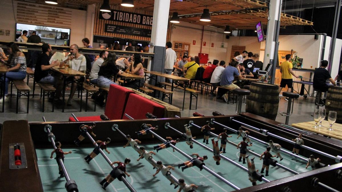 Tibidabo Brewing,  una nave reconvertida en fábrica de cerveza y zona de juegos en L'Hospitalet.