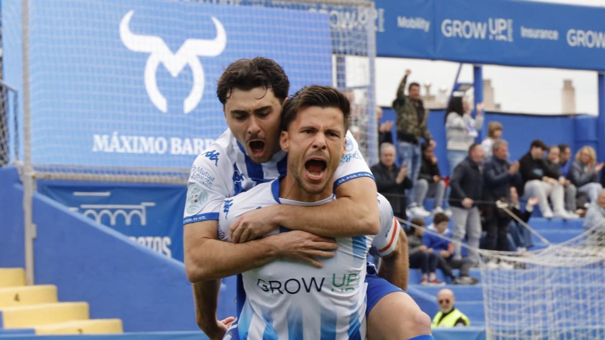 Pablo Carbonell celebra el gol del triunfo del Alcoyano contra el Ibiza.