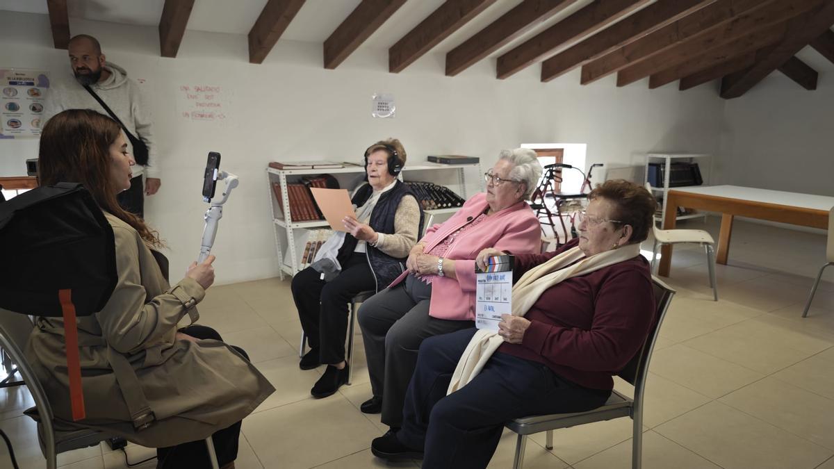 FOTOS | El taller de memoria oral en la biblioteca de sa Pobla, en imágenes