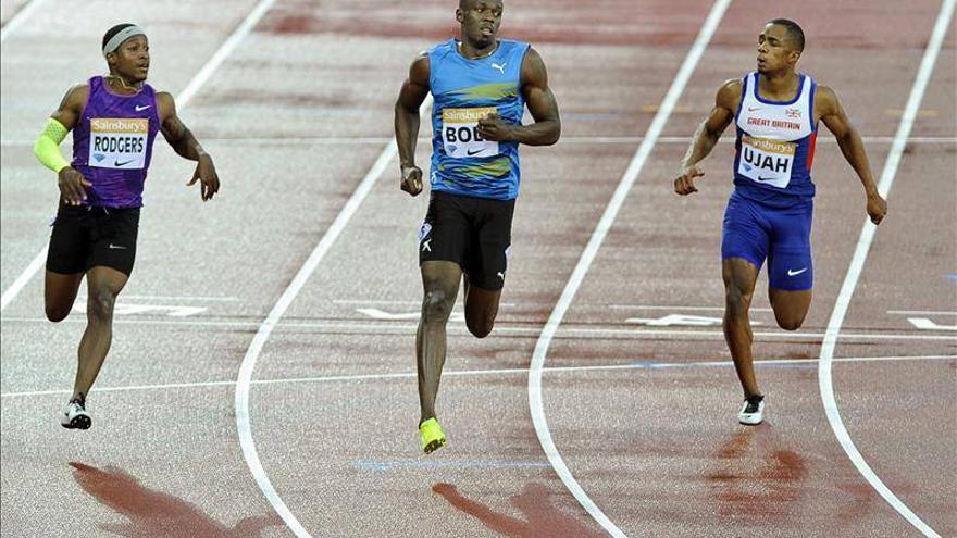 Usain Bolt regresa con 9.87 en semifinales de 100 bajo la lluvia