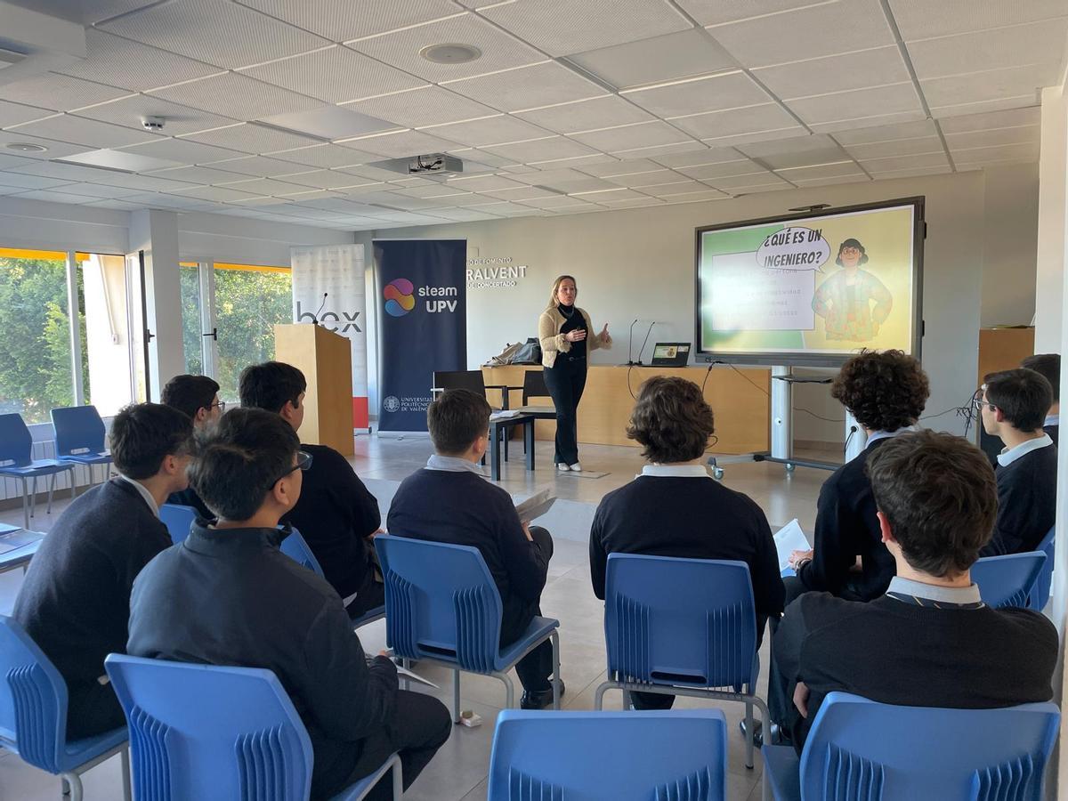 Una charla de la cátedra Steam UPV en el colegio Miralvent de Betxí.