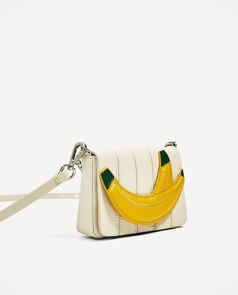 Los bolsos más 'frescos' de Zara: mini bandolera (17,95 euros)