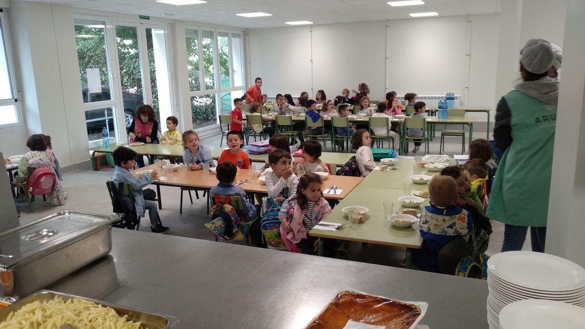 El Concello asigna 4.900 becas para comedores y libros en infantil por 1,53  millones - Faro de Vigo