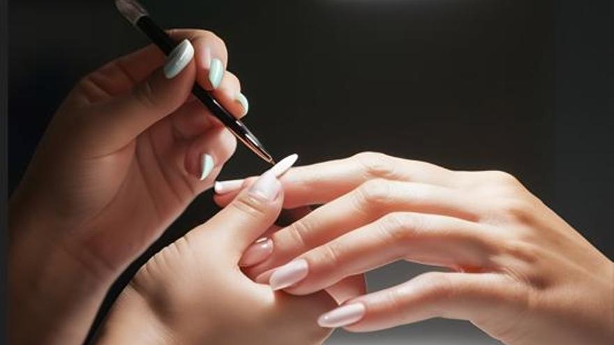 La manicura de moda para verano se puede hacer en Mercadona por 4 euros