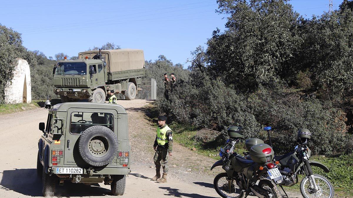 El equipo GEAS de la Guardia Civil, entrando a la base el día de los hechos.