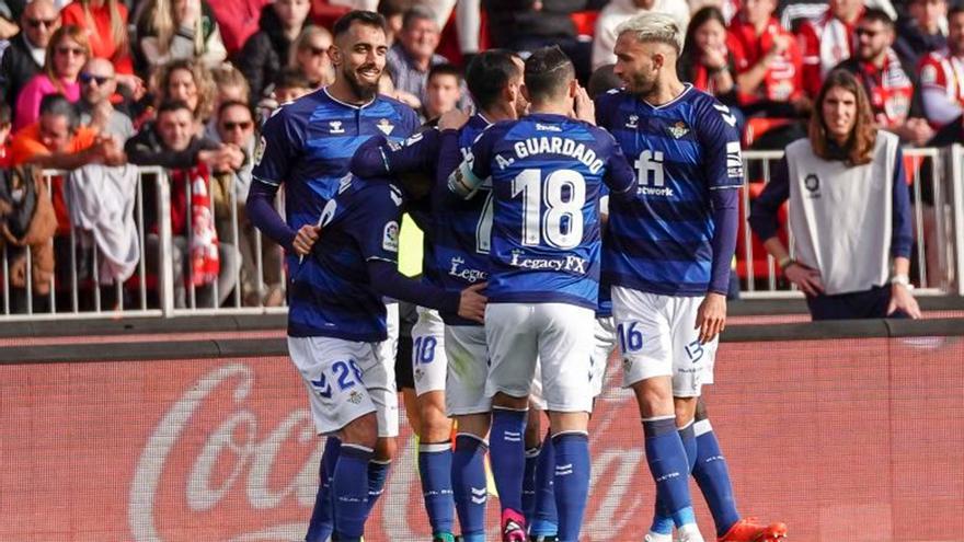 Resumen, goles y highlights del Almería 2 - 3 Real Betis de la jornada 21 de LaLiga Santander