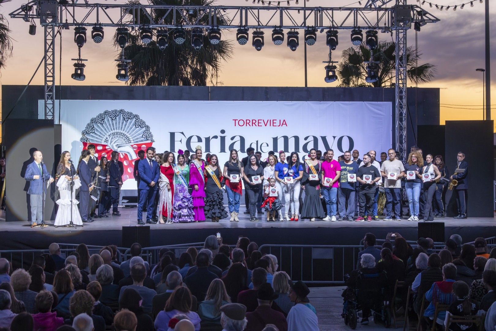 Por sevillanas en la Feria de Mayo de Torrevieja 2025