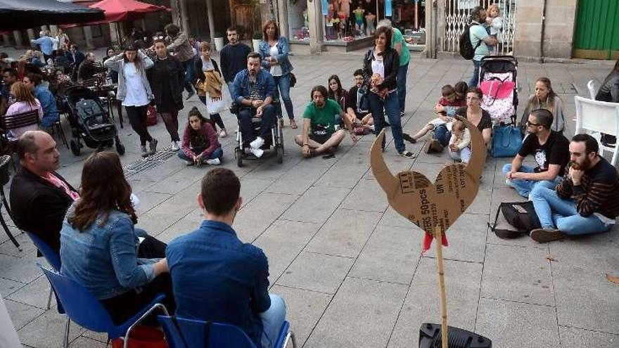 Coloquio por la abolición en la plaza de Méndez Núñez. // R. V.