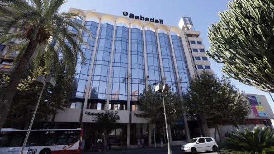 La sede social del Sabadell, en el centro de Alicante.