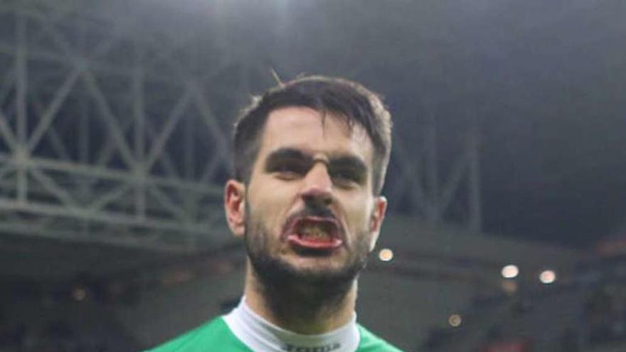 Pablo Insua celebra el triunfo del Leganés en Oviedo.